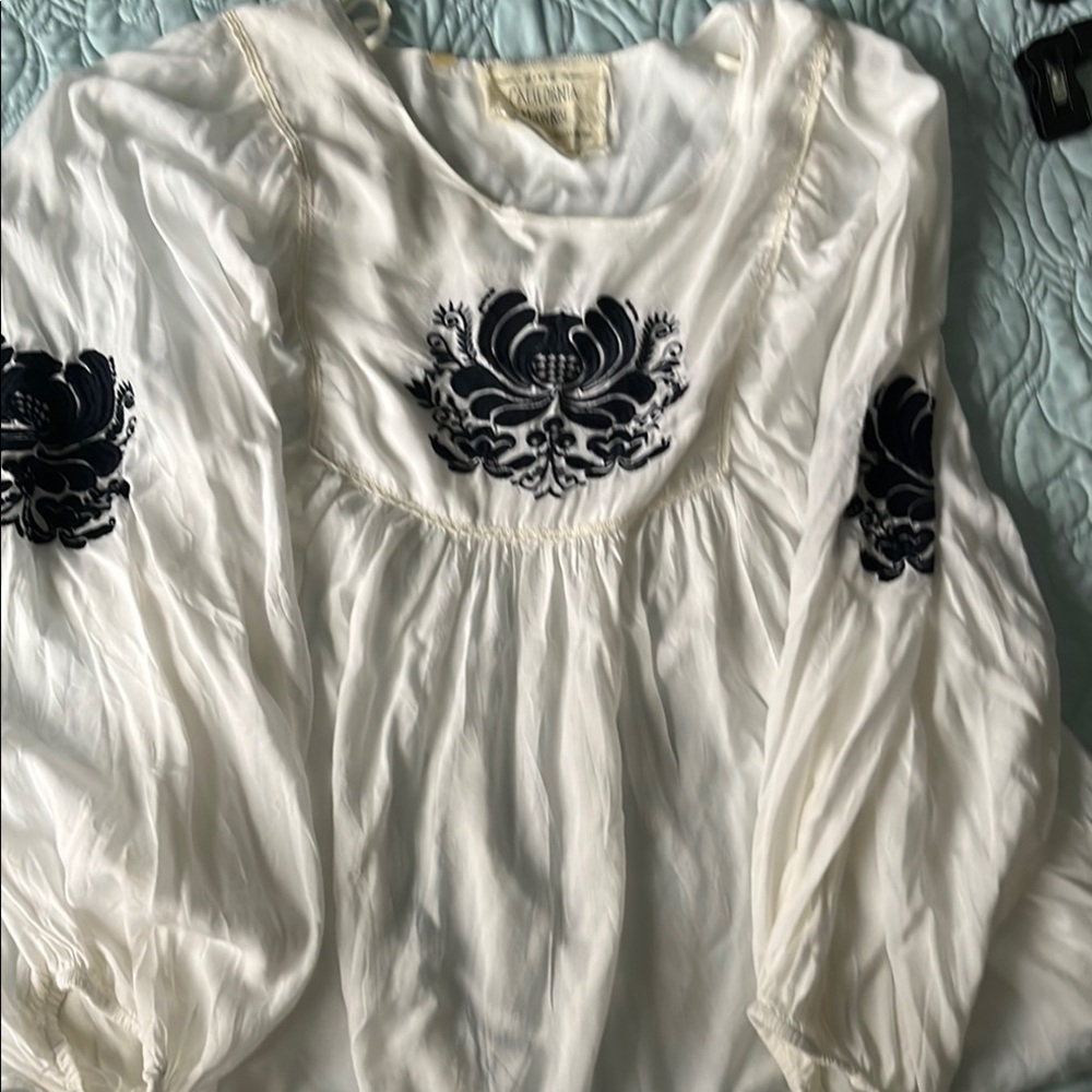 Johnny Was White and Black Ruched Long Sleeve Blouse